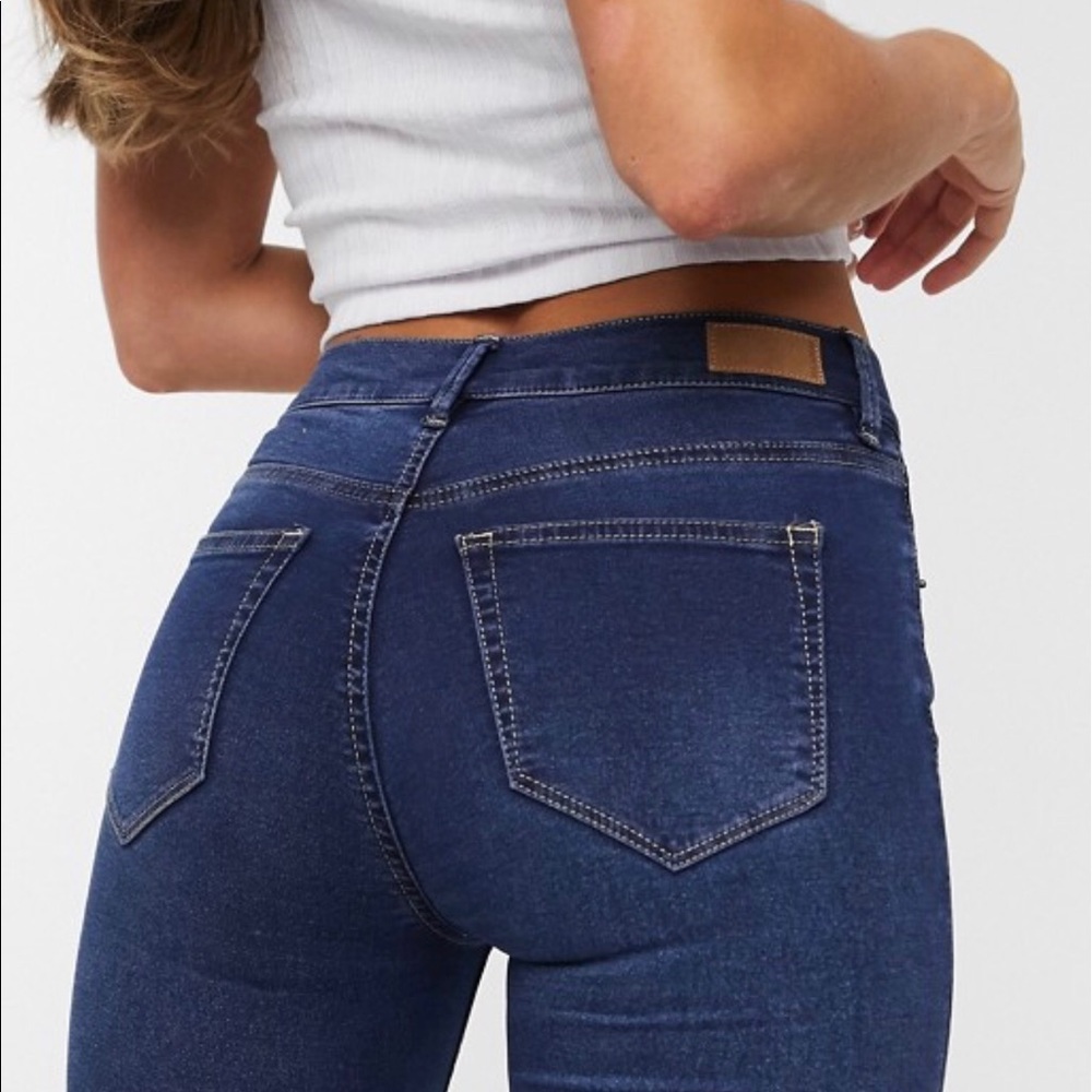 mid rise super skinny jean in dark blue.BRAND NEW.